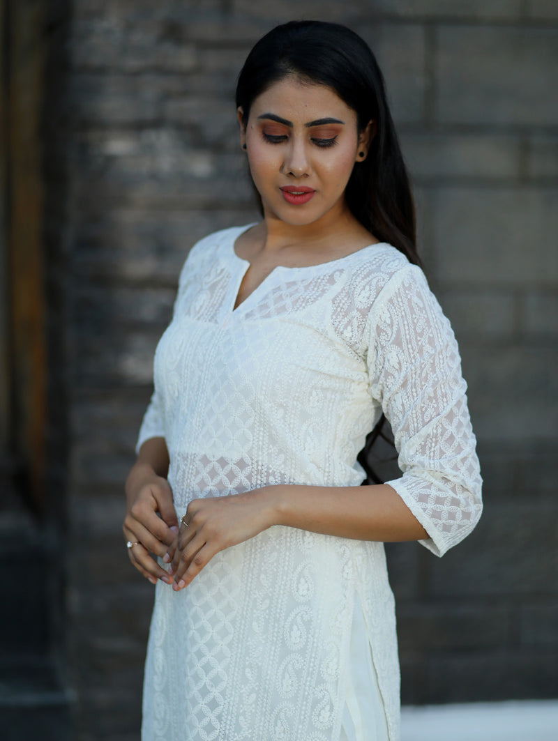 Traditional Indian Style Straight White Kurti With Pant & Full Bandhej  Dupatta for Women In Rayon (XL/42), White, X-Large : Amazon.ca: Clothing,  Shoes & Accessories
